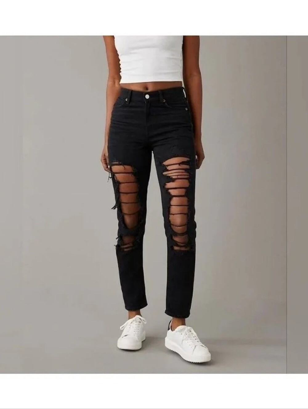 AE Strigid ripped black mom jeans - size 6